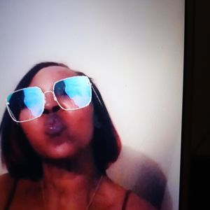 Meet your Posher, Elaine